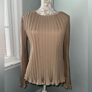 NWT Emery Rose Women’s Bell Sleeve Top, Size Medium